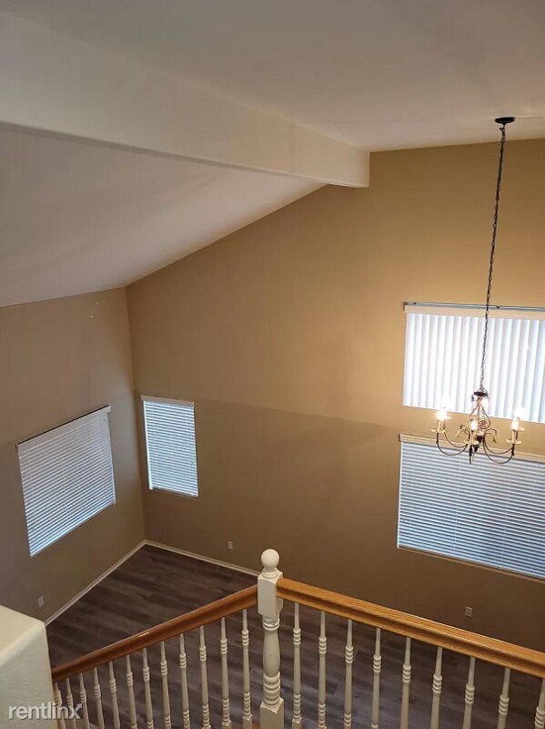 Building Photo - 3 br, 2.5 bath House - 1125 Lassen Peak Pl