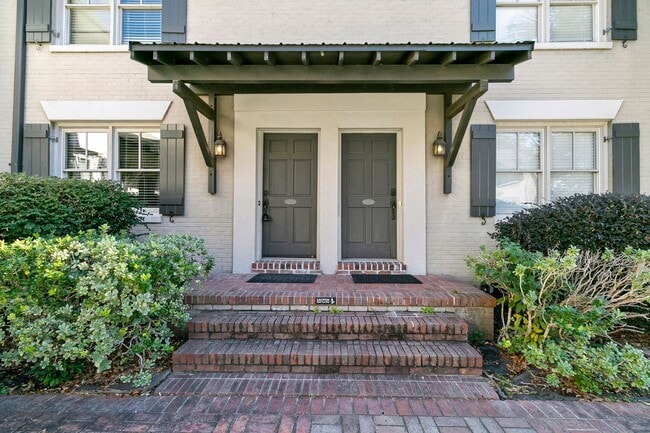 Building Photo - 552 Savannah Hwy