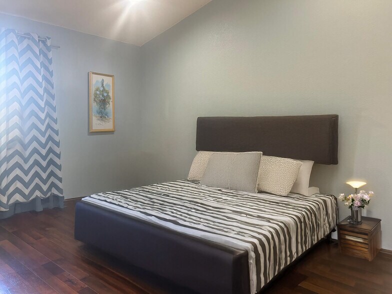 Master Bedroom - 254 Bonita Ln