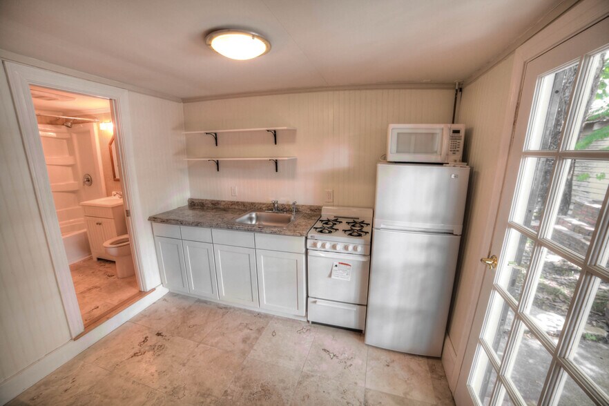 Building Photo - 2606 S Carrollton Ave