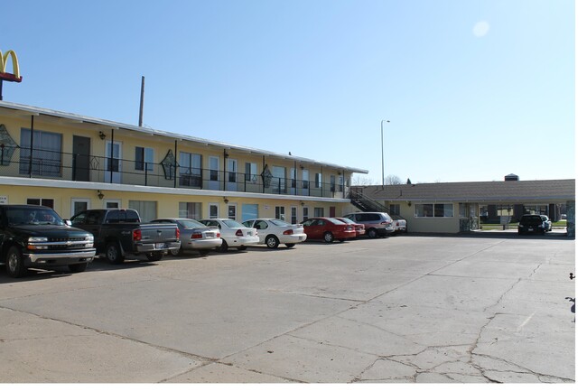 Outside View - 112 E Cherry St