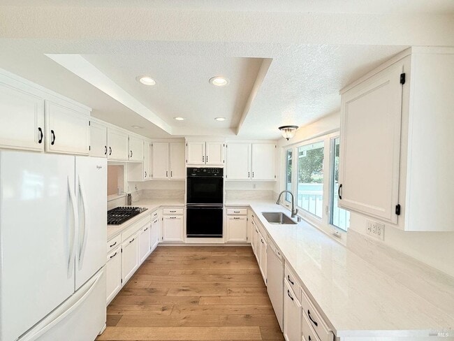 Building Photo - Welcome to your dream home in Oakmont, a v...