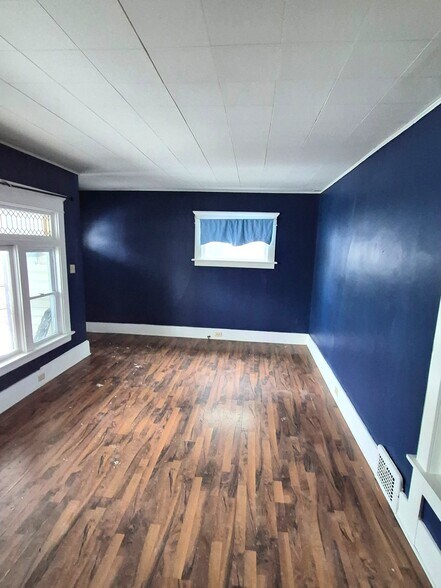 Building Photo - 519 E 9th St