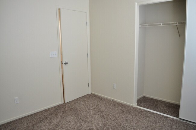 Building Photo - 10137 Maidens Wreath Ct