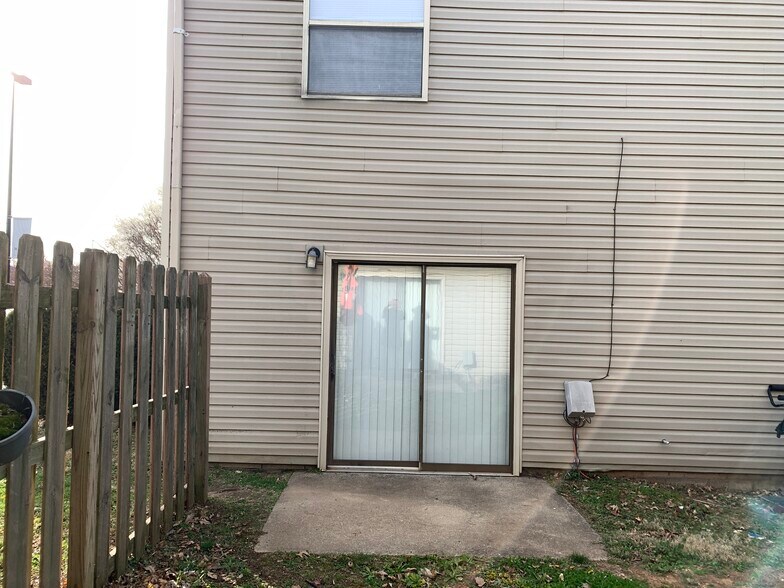 Building Photo - 589 Delzan Plz