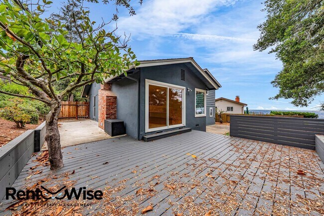 Building Photo - 315 Crestmont Dr