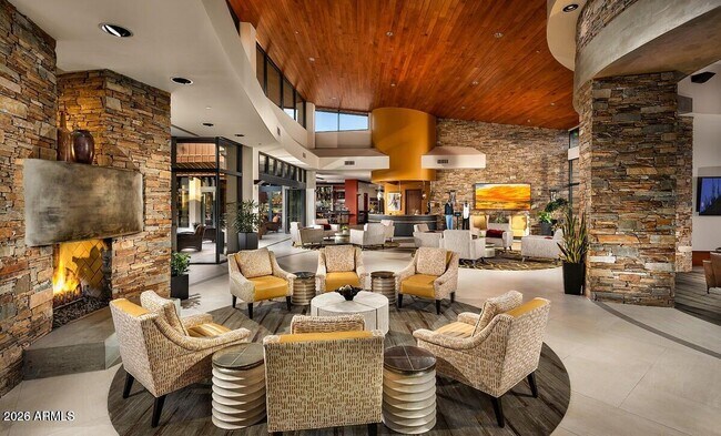 Building Photo - 12725 W Dale Ln