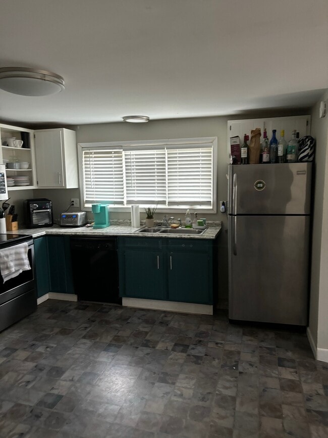 Building Photo - 94 W Cayuga St