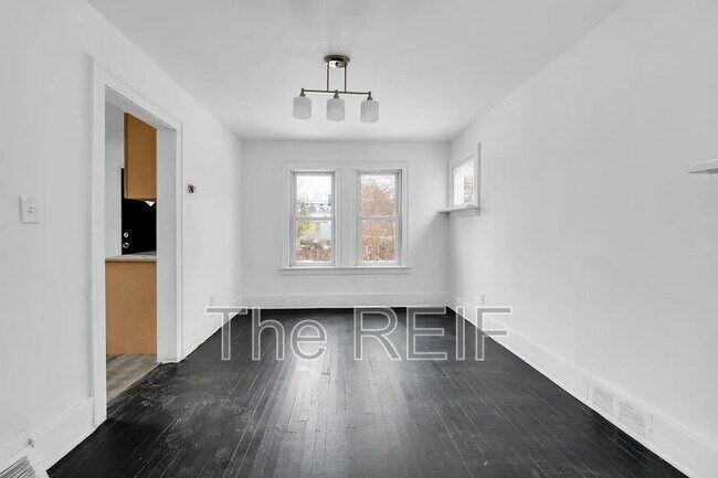 Building Photo - 15906 Alden St