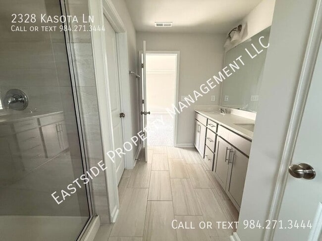 Building Photo - 2328 Kasota Ln