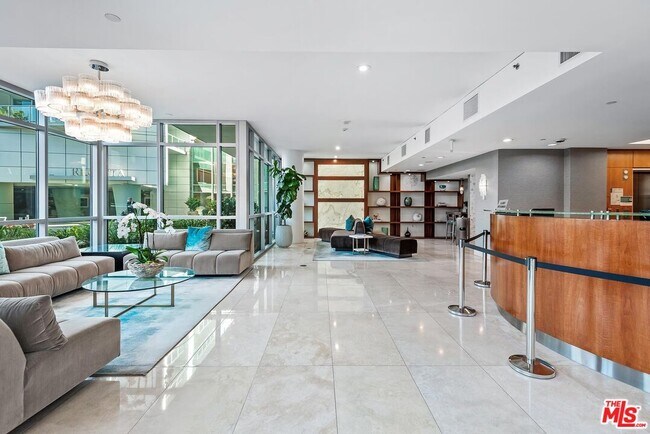 Building Photo - 13650 Marina Pointe Dr
