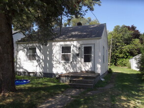 Building Photo - 725 N Elmer St