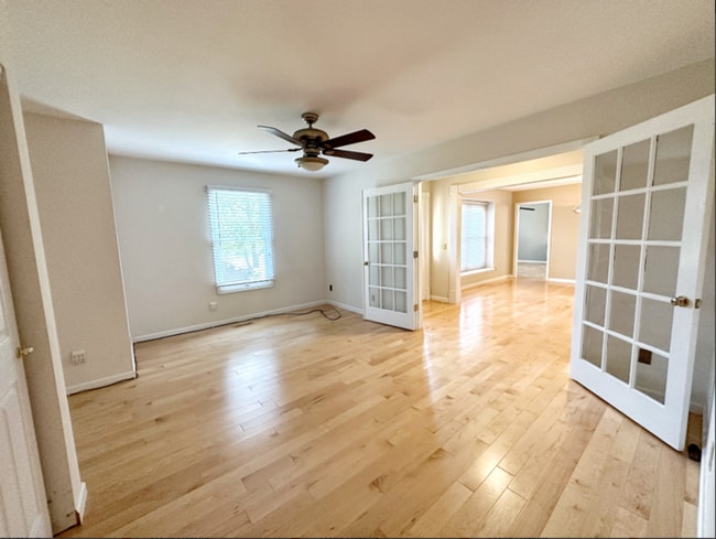 Building Photo - 1114 S Charlemagne Dr