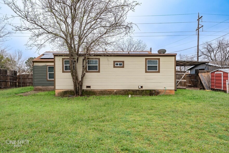 Building Photo - 1410 S 32nd St