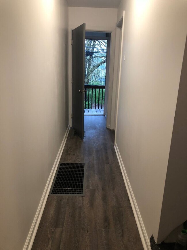 Building Photo - 4 bedroom South Oakland House!