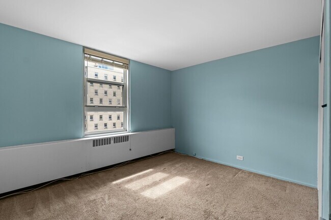 Building Photo - 3950 N Lake Shore Dr