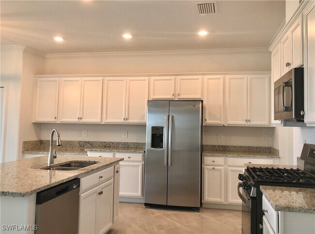 Building Photo - 17868 Woodland Ct