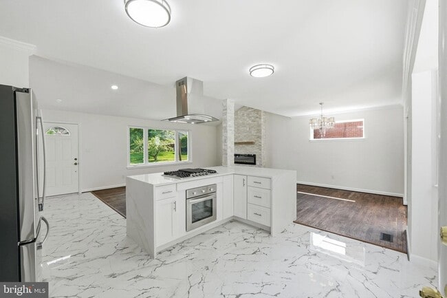 Building Photo - 9831 Singleton Dr
