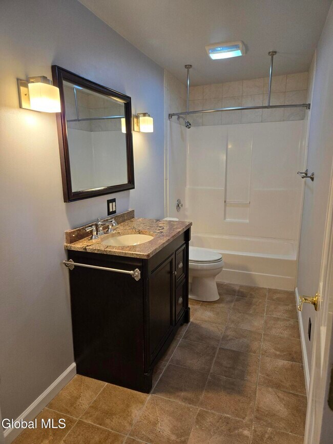 Building Photo - 7 Bedford Dr