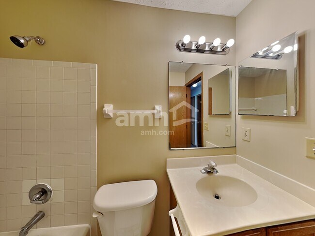 Building Photo - 8558 Rodebaugh Rd