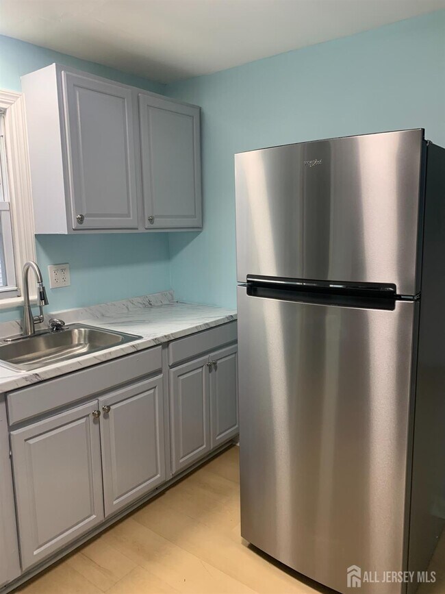 Building Photo - 47 Holly St