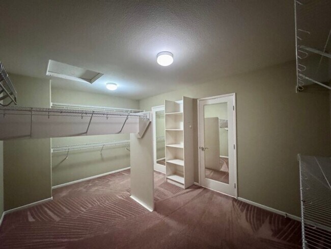 Building Photo - Beautiful Two Story 5 bedroom Home in the ...