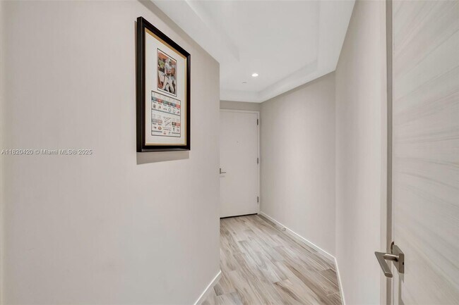 Building Photo - 801 S Miami Ave