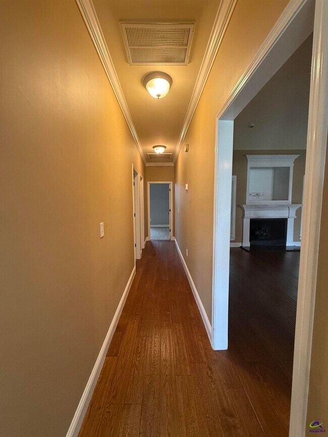 Building Photo - 104 Montview Way