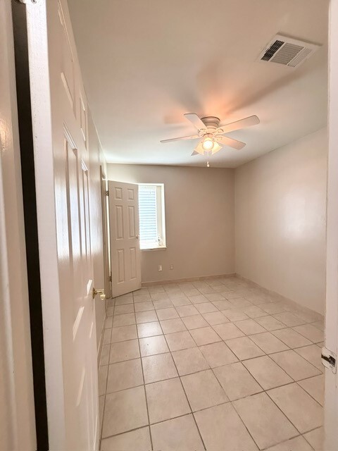 Building Photo - 1423 Kappa St