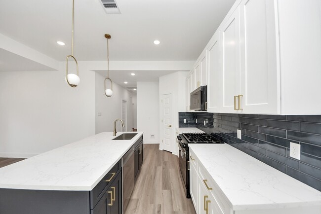 Building Photo - 8125 Cabot St