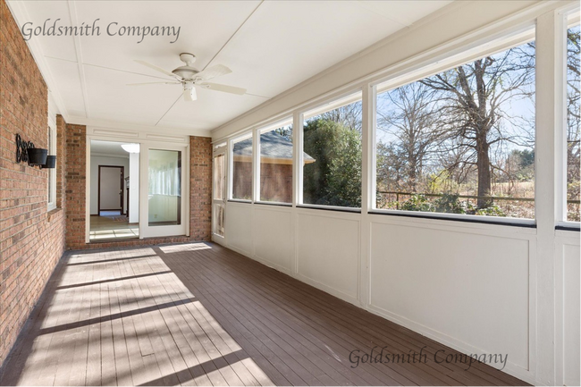 Building Photo - 208 Yellow Poplar Ct