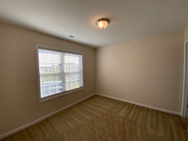 Building Photo - 4 BR 2.5 BA Carolina Plantations