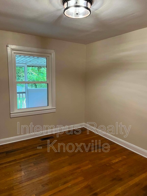 Building Photo - 304 Sarvis Dr