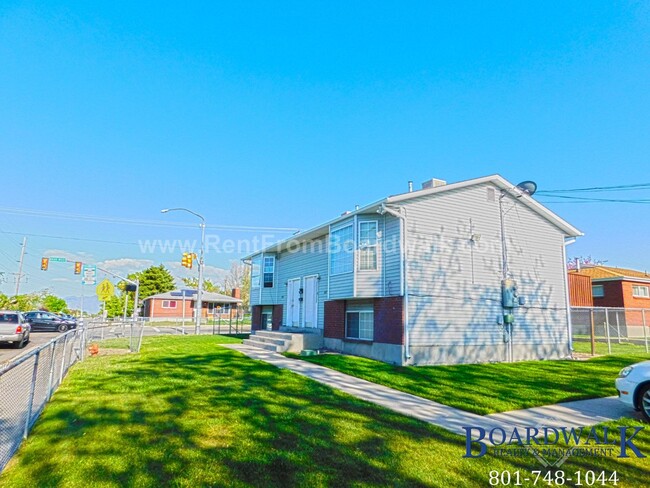 Building Photo - 2 Bedroom Duplex Unit in Great Neighborhood