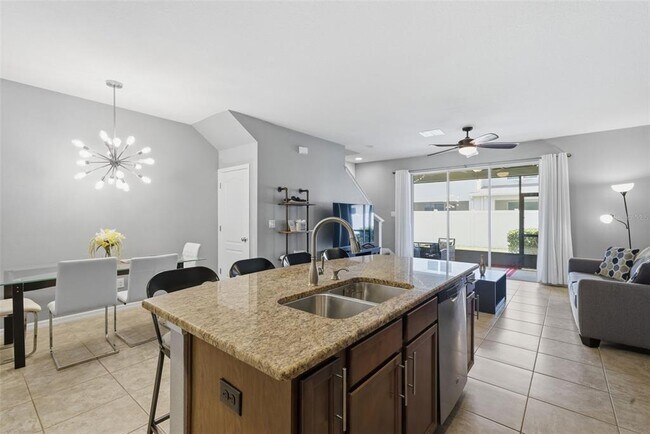 Building Photo - 10425 Red Carpet Ct