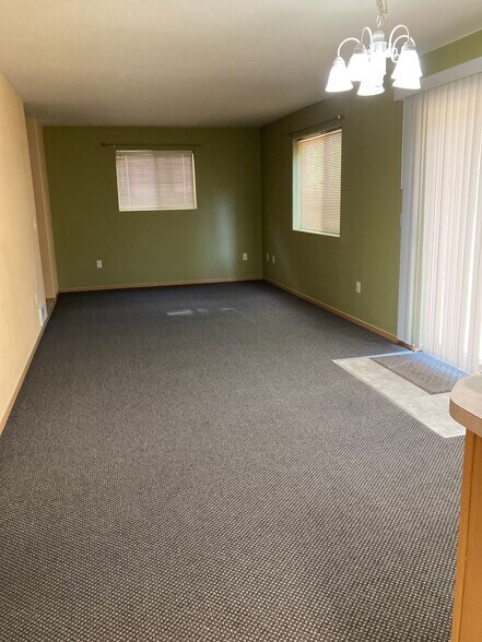 Dining room and rec room - 333 NW Parr Dr