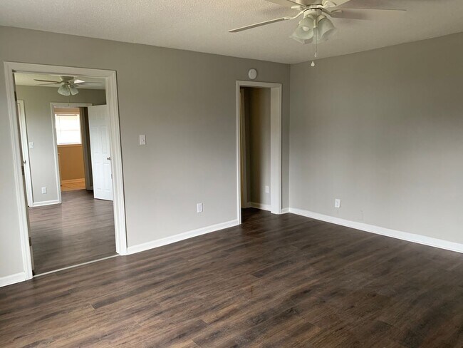 Building Photo - Two bedroom (with office or small 3rd bedr...