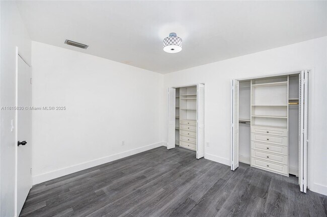Building Photo - 1704 S Le Jeune Rd