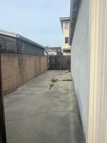 Building Photo - 640 W 16th St