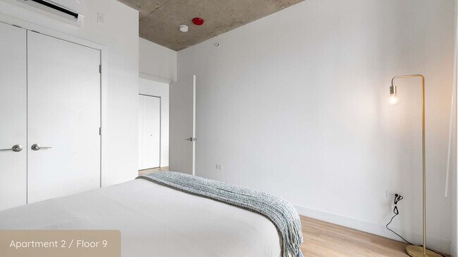 Building Photo - 853 W Blackhawk St