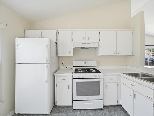 Building Photo - 2480 Sagemont Dr