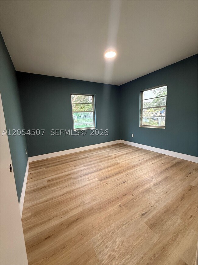 Building Photo - 2409 2nd Ave SE