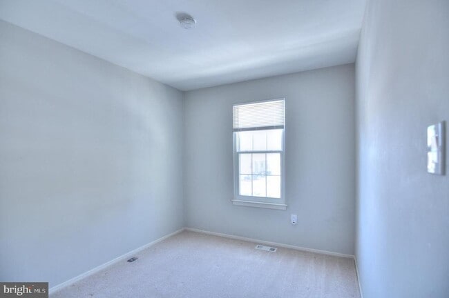 Building Photo - 3 Birdseye Ct