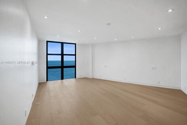 Building Photo - 1111 Crandon Blvd