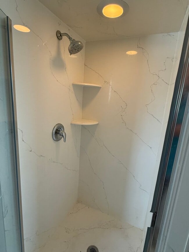 Building Photo - Great home with 2 car garage, deck and shed, fenced yard in Roy for rent