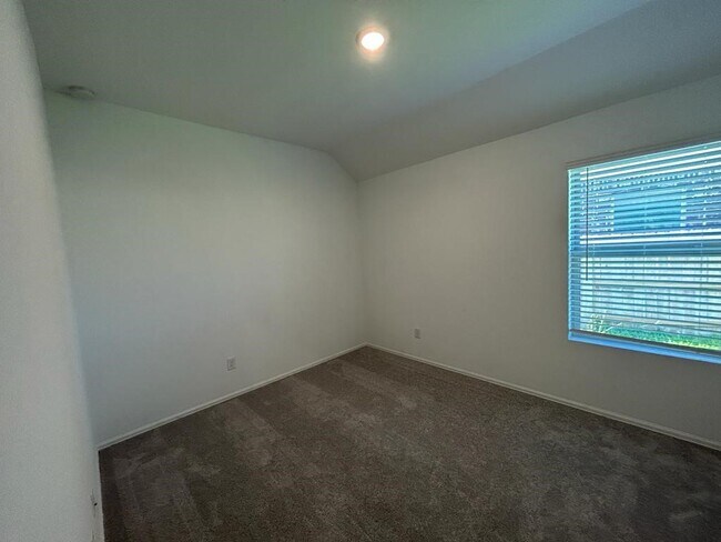 Building Photo - 7410 Hillside Arbor