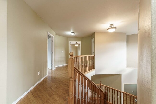 Building Photo - $500 Move In Special  4 Bedroom 2.5 Bath N...