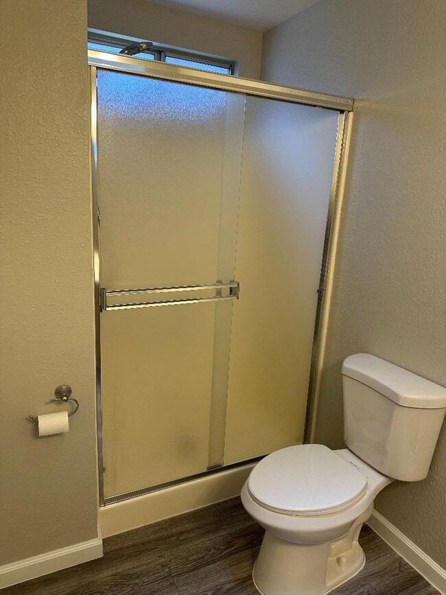 Building Photo - 1325 Oak Ridge Dr