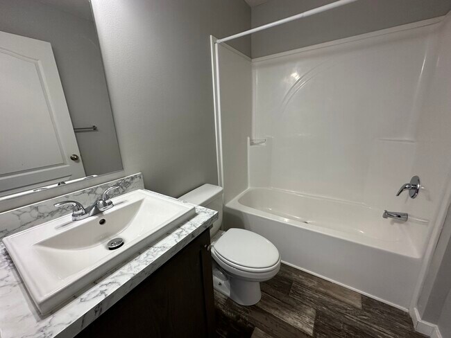 Building Photo - 517 Spanish Oak Ln