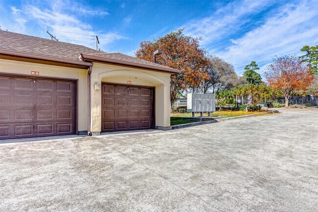Building Photo - 17040 W Farm To Market 1097